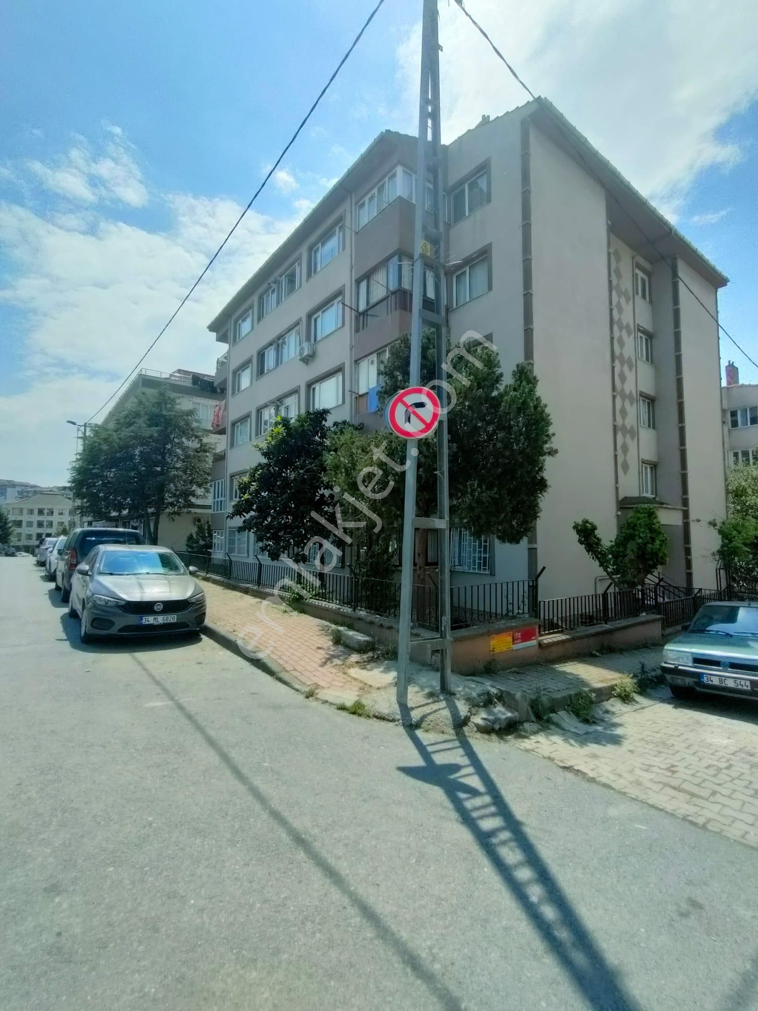 Küçükçekmece İstasyon Mah. Tcdd Yolcuları Sitesi Kiralık 3+1