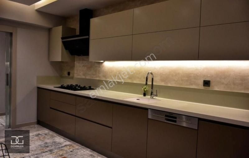 Demirler'den Şemikler'de Havuzlu Site İçi 3+1 Lüks Daire Fırsatı