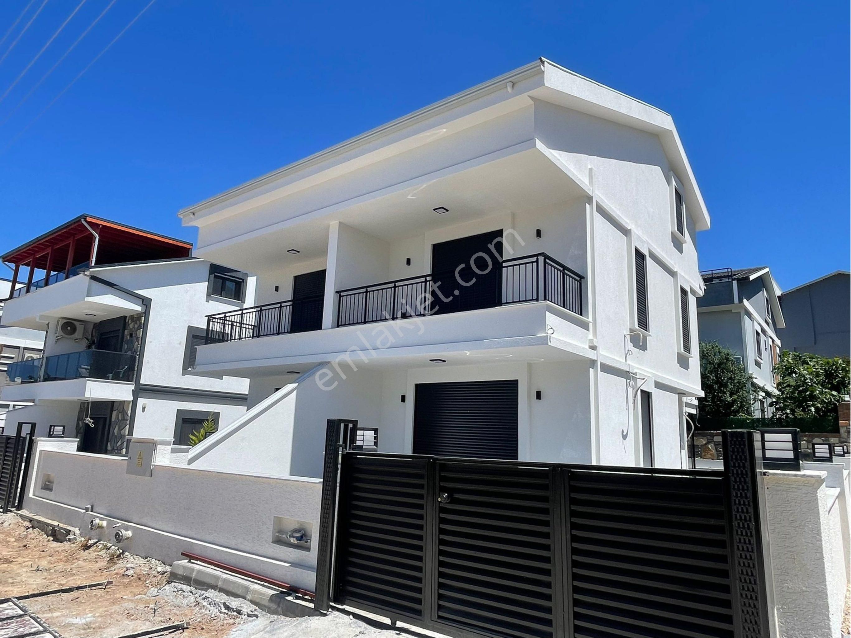 Didim Hisar Mahallesinde 3+1 Ayrı Mutfak Deniz Manzaralı Satılık Lüks Villa