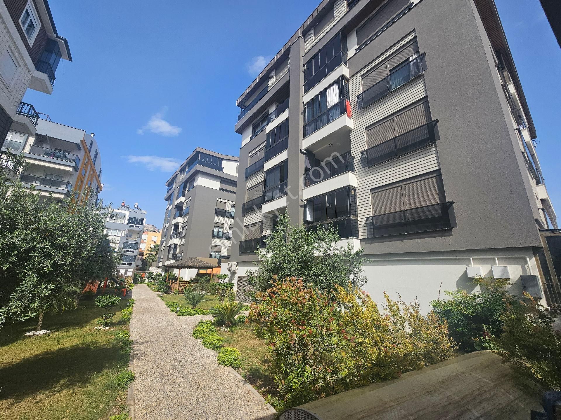 Artı Emlaktan Harika Konum Harika Site