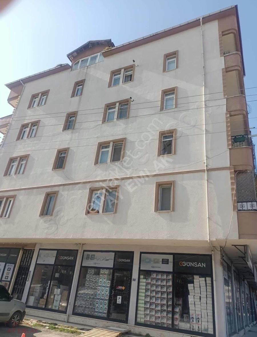 Çarşı Merkezde Pazar Yerinin Dibinde Kiralık 3+1 Daire