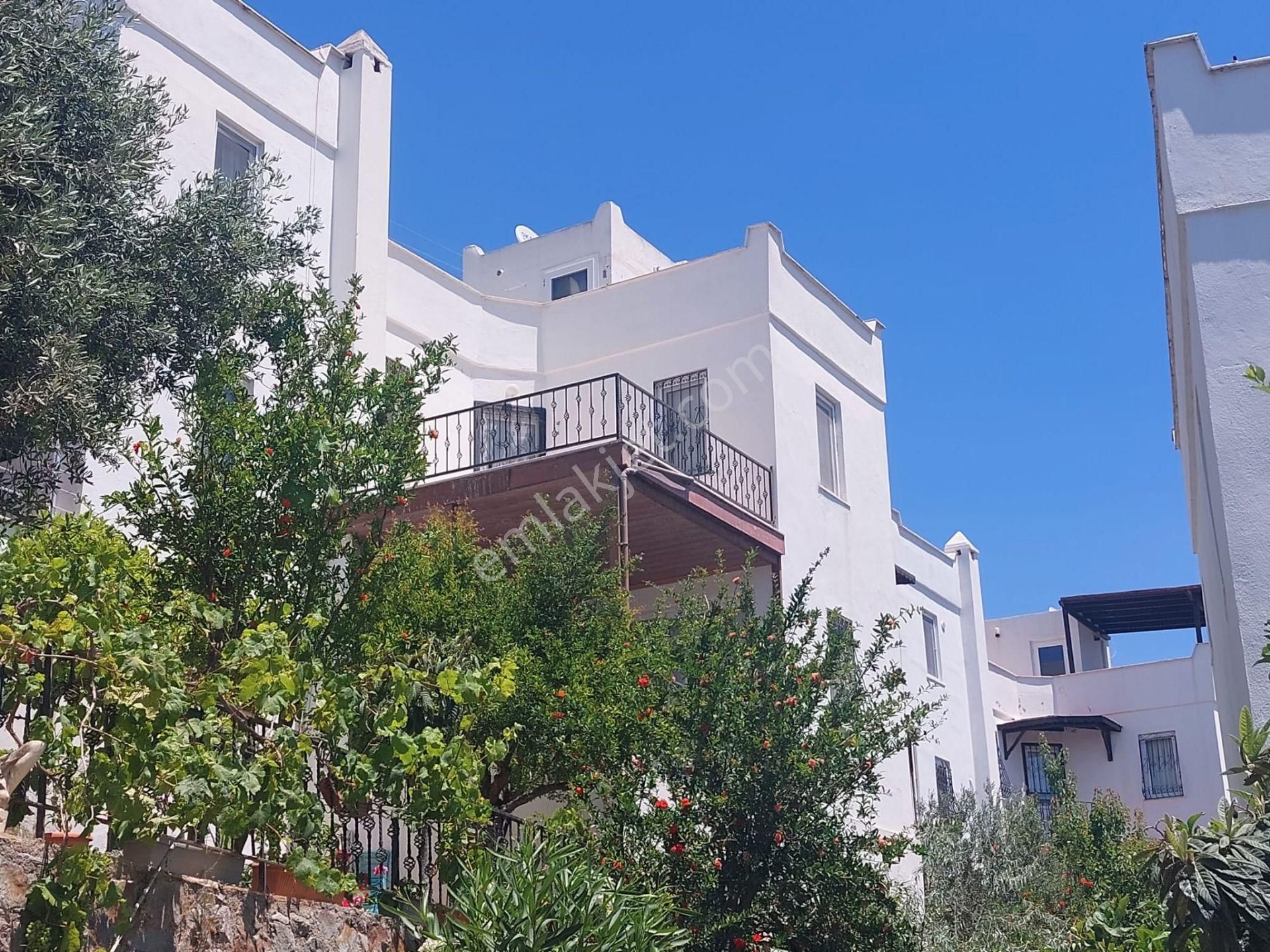 Bodrum Akyarlar Yıllık Kiralık Site İçi Dubleks Daire