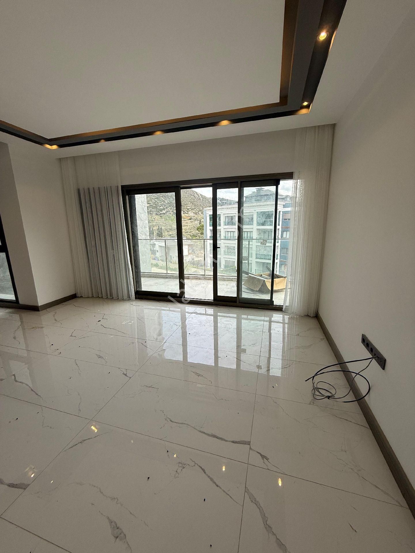 Kuşadası Ege Mahallesinde Açık Kapalı Havuzlu Sosyal Donatılı Sitede Satılık Sıfır 2+1 Daire - Görsel 17