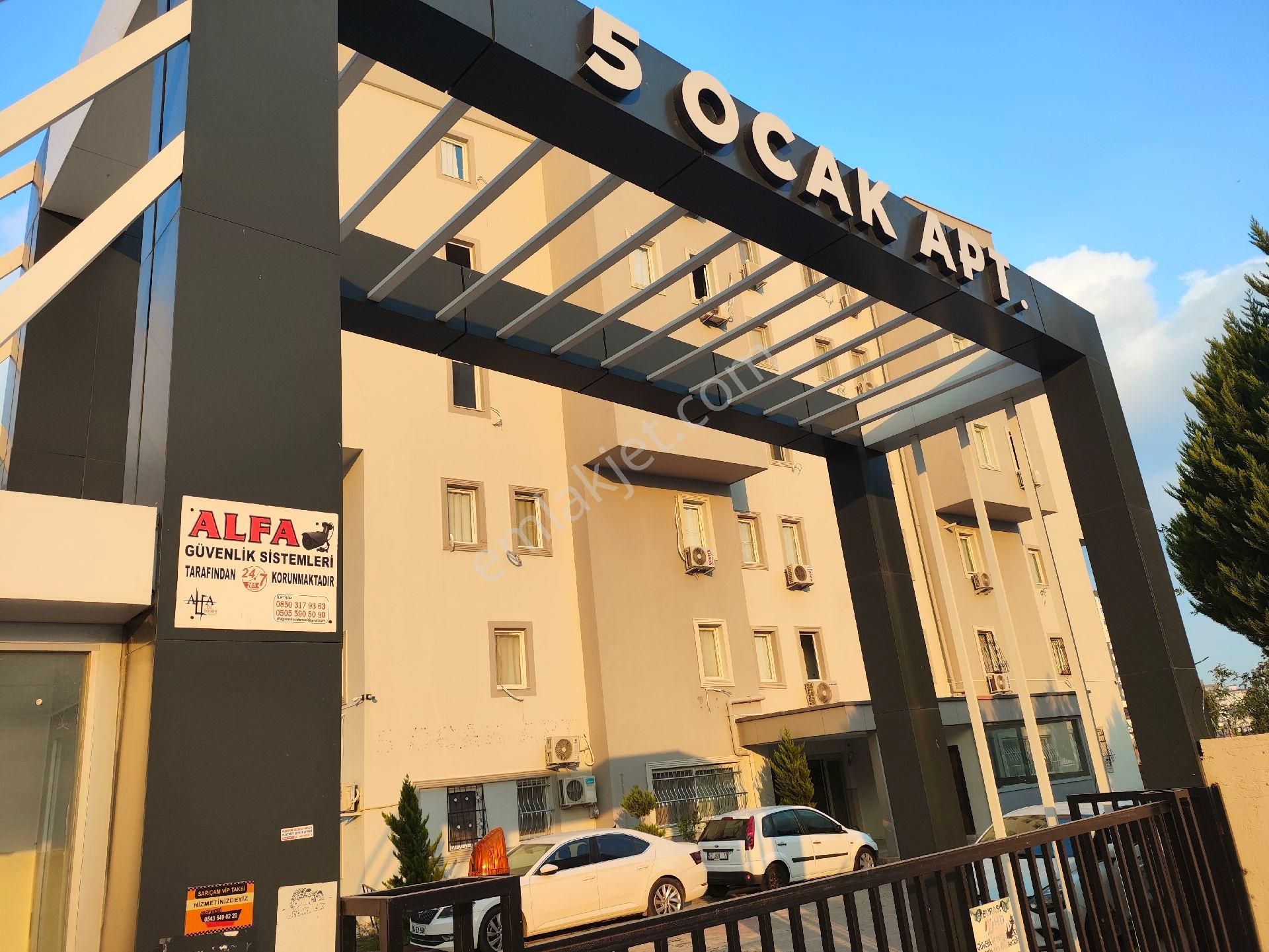 Çarkıparede Stadın Karşısında Az Katlı Binada 2+1 Daire