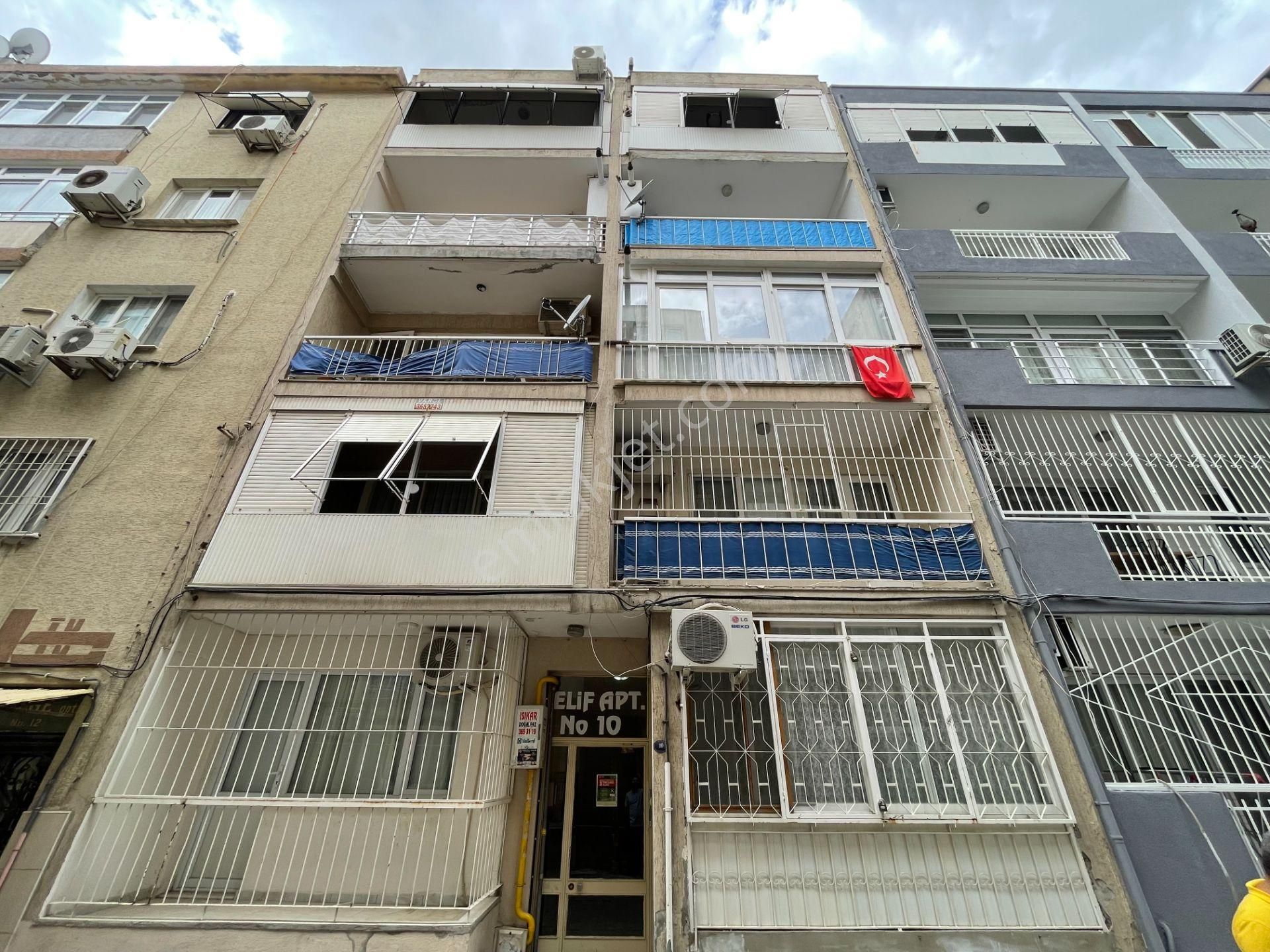 Karşıyaka Tersane Mahallesi'nde Kiralık 2+1 Daire İzban Yakını