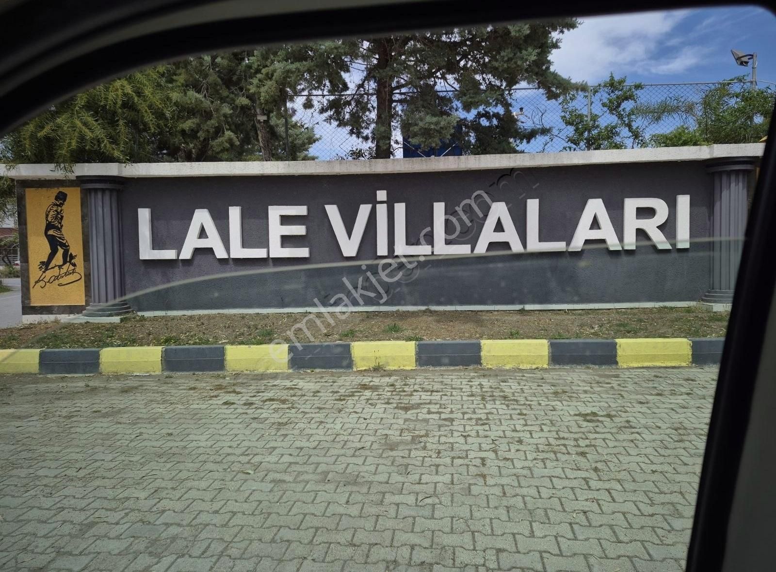 Lale Sitesi Temiz Bakımlı Tripleks
