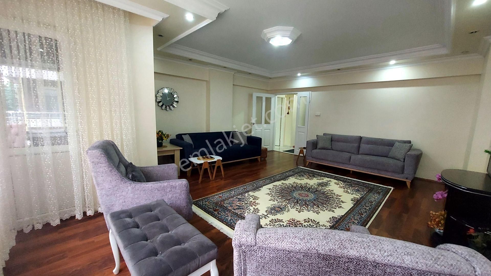 Taşdelen Merkez Sitede Ebeveyn Banyolu Yapılı 3+1 Satılık Daire