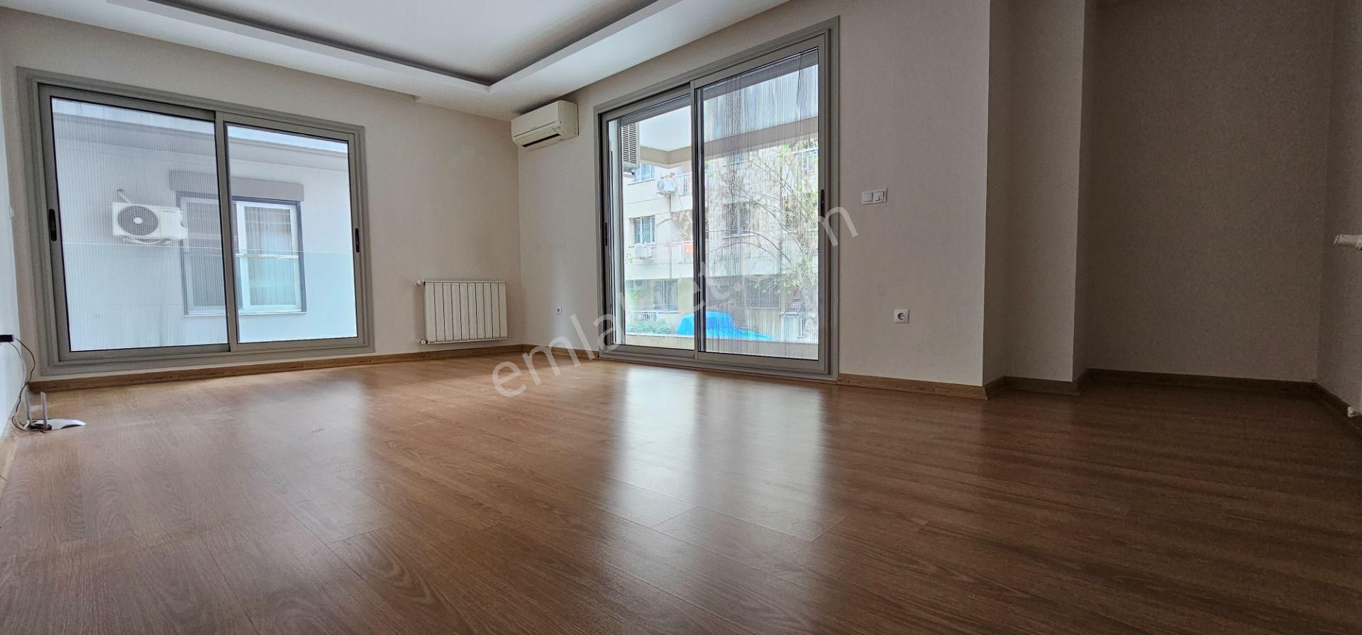 Bostanlı’nın Merkezinde, Sahile 50 Metre Mesafede Lüks 3+1 Daire!