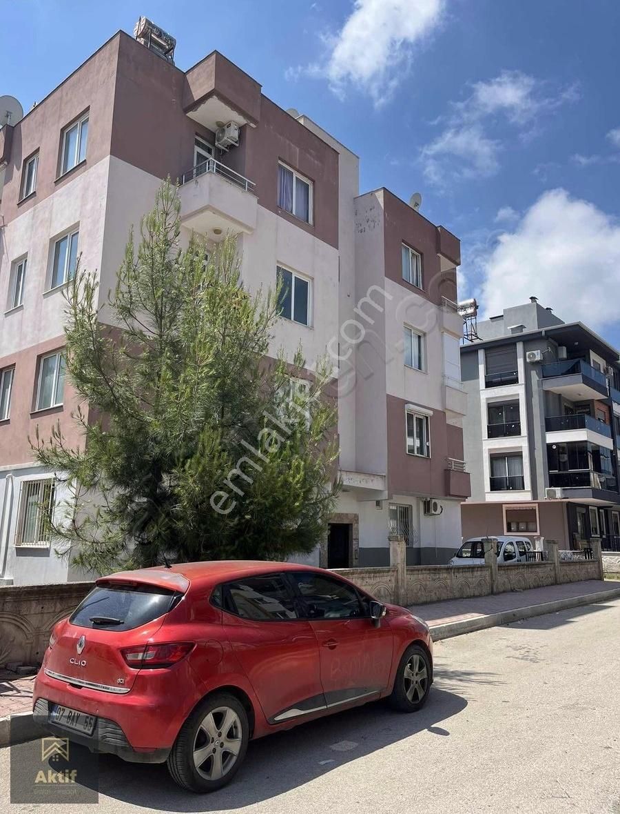 Bölgenin En Uygunu Arakat Köşebaşı İki Tarafı Yol 3+1