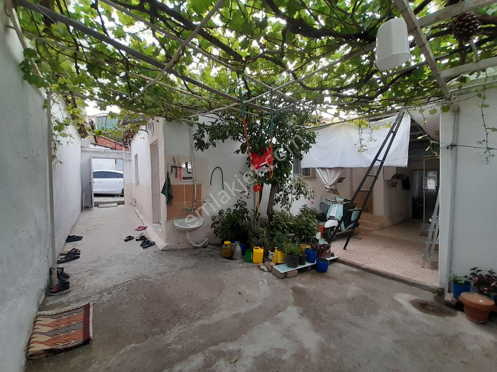 İzmir Bergama Kurtuluş Mh Aynı Bahçede (3+1) Ve (2+1) Satılık 2 Adet Müstakil Ev