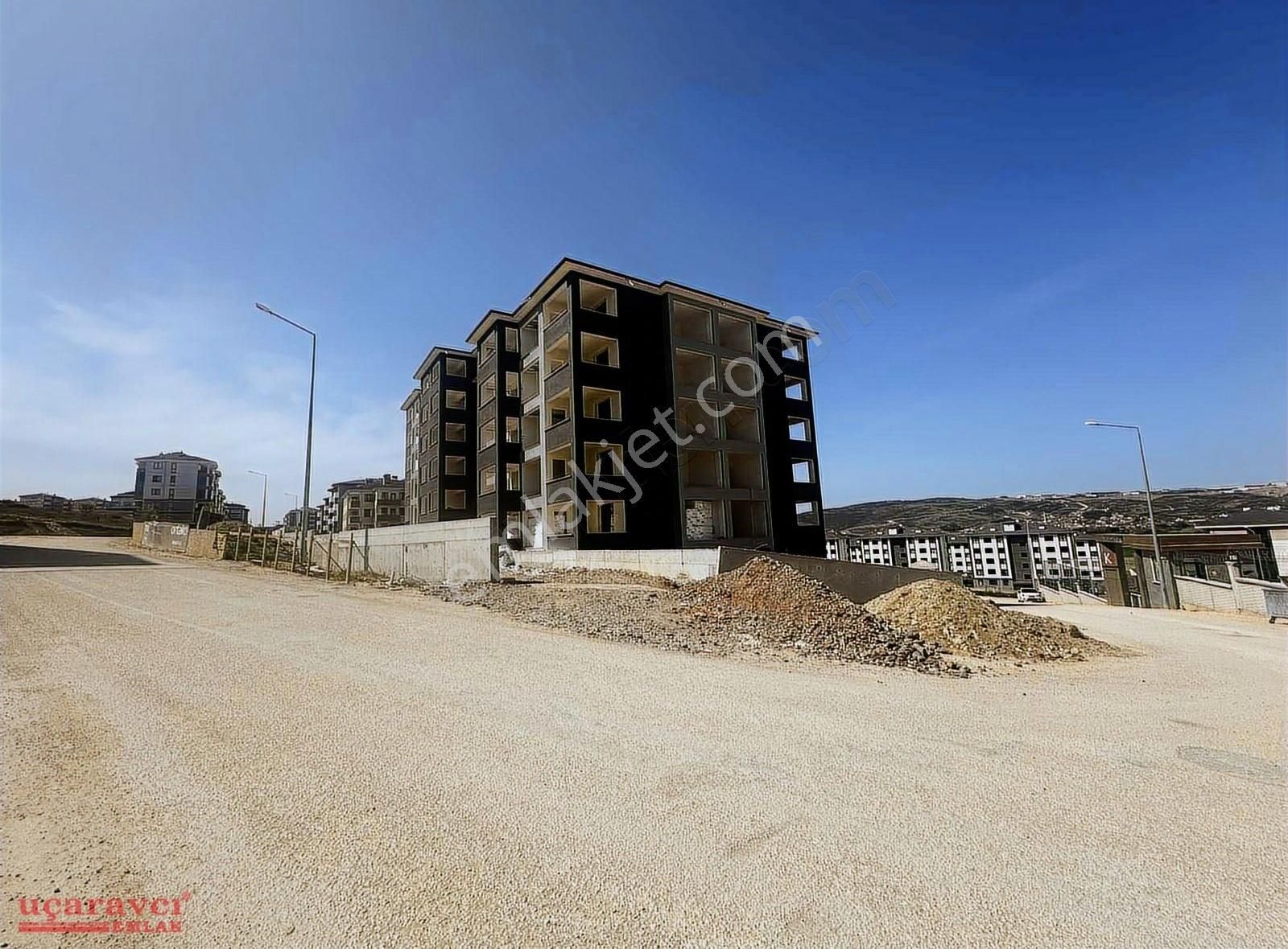 Uçaravcı'dan Alanyurt Nev Life Sitesinde Satılık 2+1 Daire