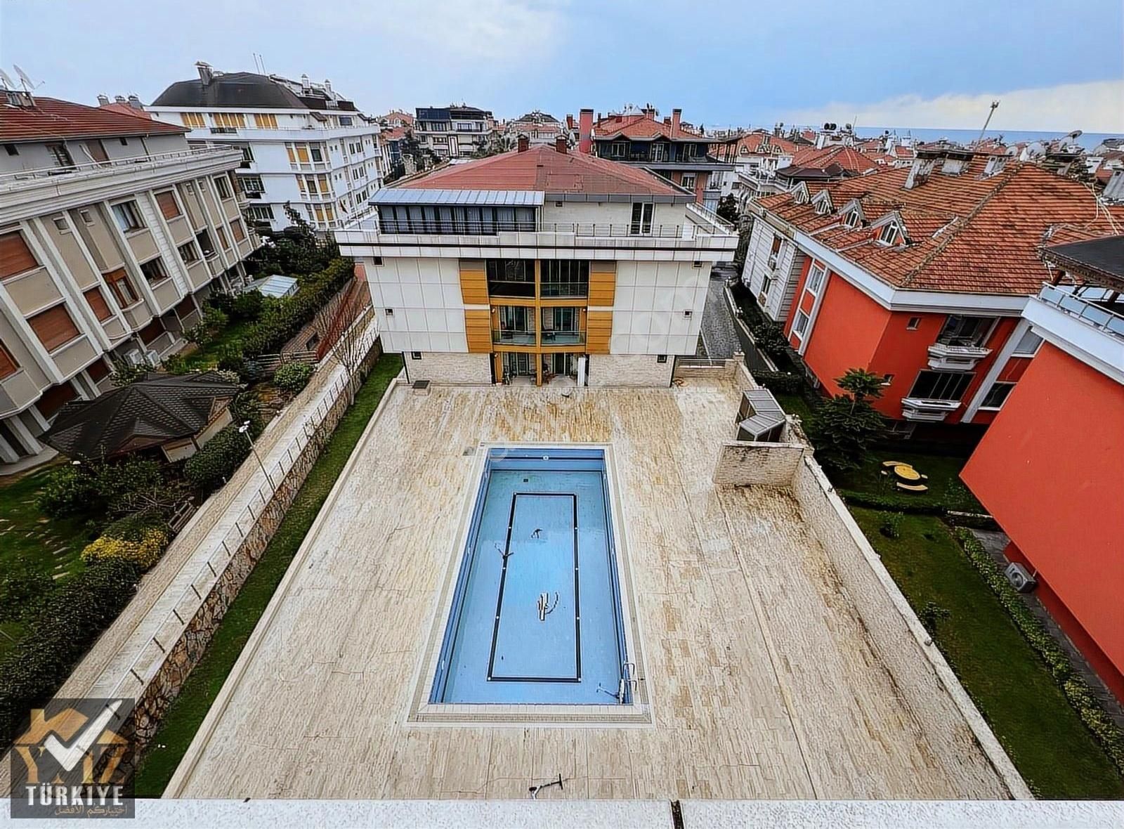Florya Adakale'de Gerçek Fırsat Havuzlu 3+1 Bahçe Katı