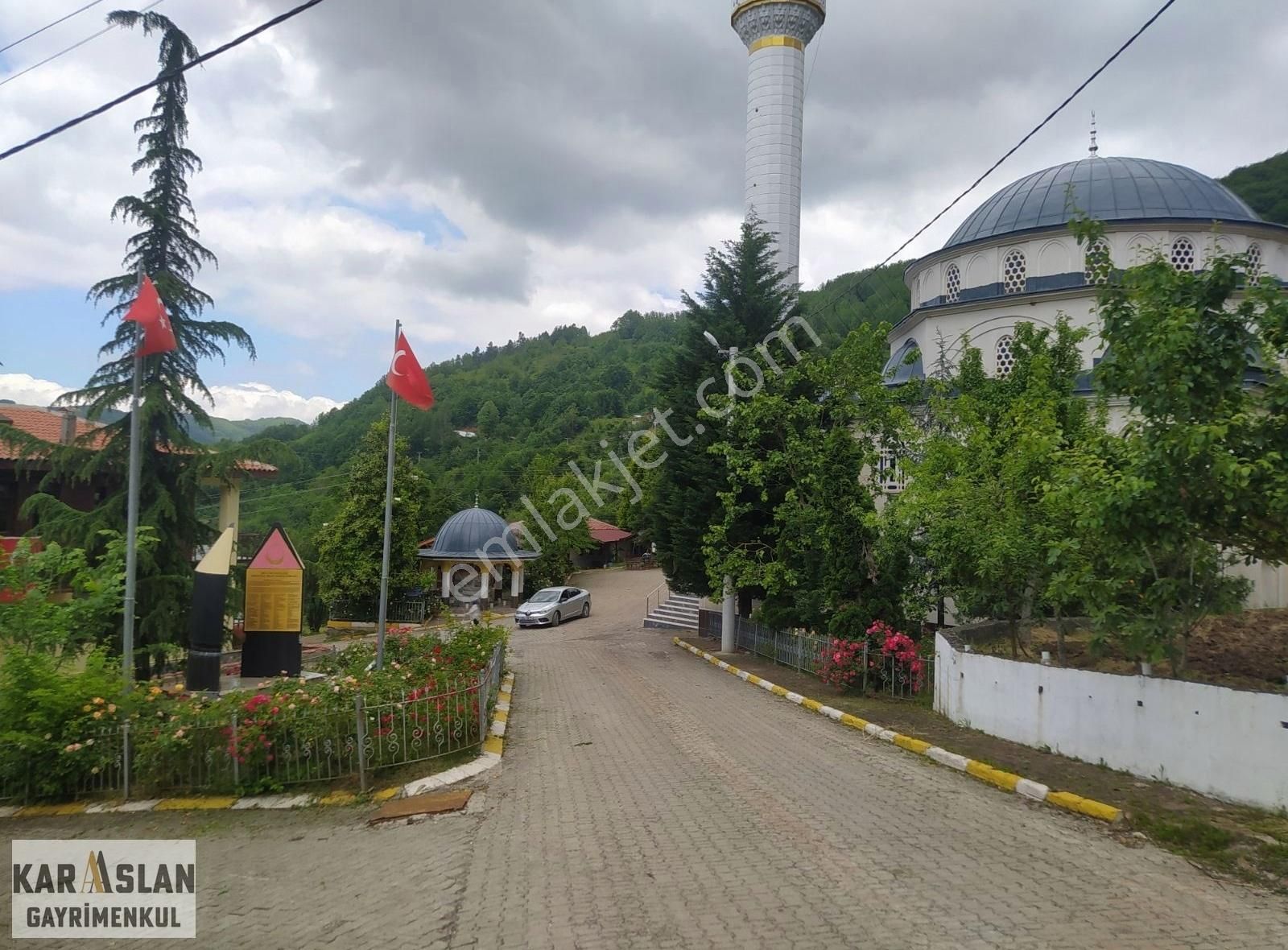 Başiskele Servetiye Cami Köy İçi 9 Dönüm Satılık İmarlı Arsa