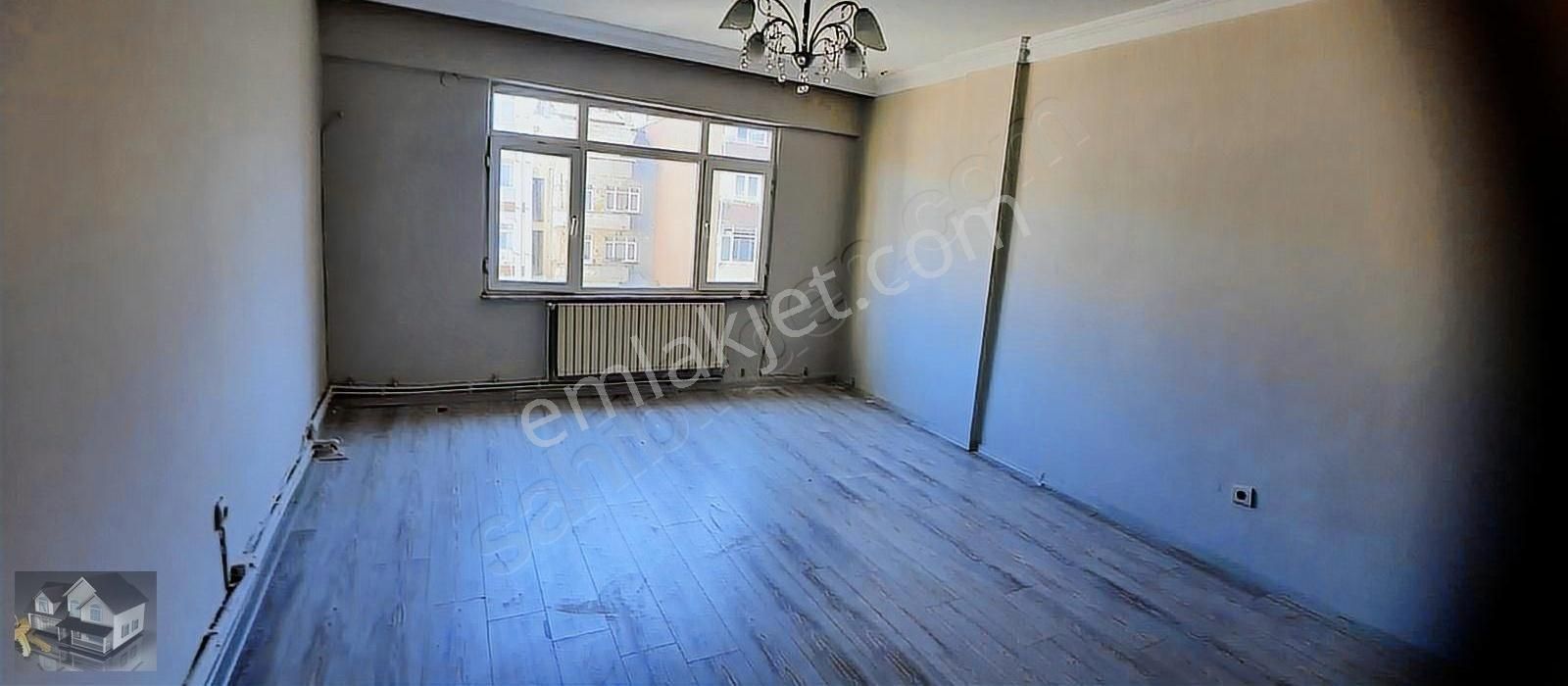 Rami Yeni Mah.de Satılık Düz Konumda 2+1 Daire