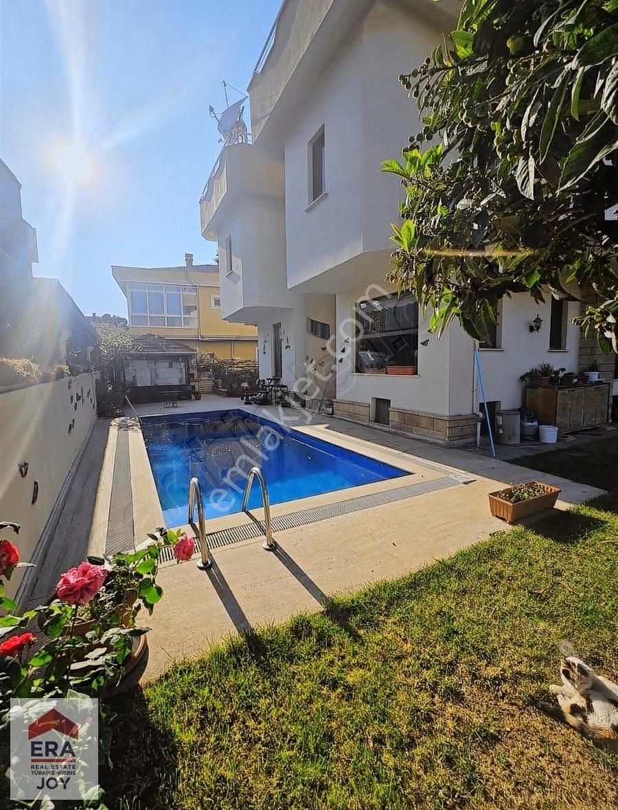 Tuzla Mercan'da Müstakil,havuzlu Ve Köşe Konumlu Satılık Villa