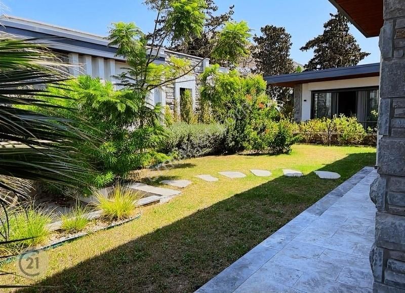 Century21 Point'den Denize Çok Yakın Tek Katta Müstakil Villa