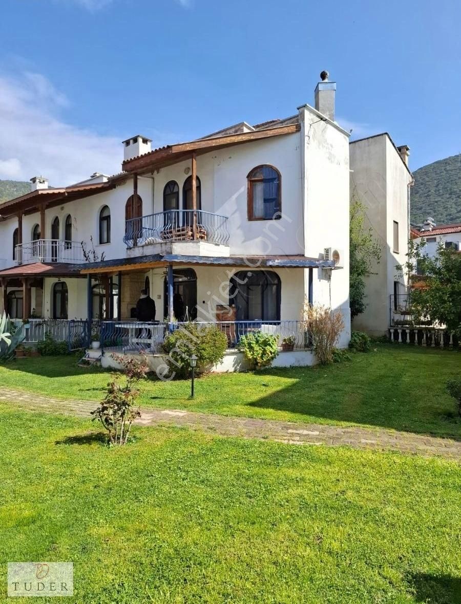 Kapaklı İlibat Koyunda Denize Sıfır Nezih Sitede Yazlık