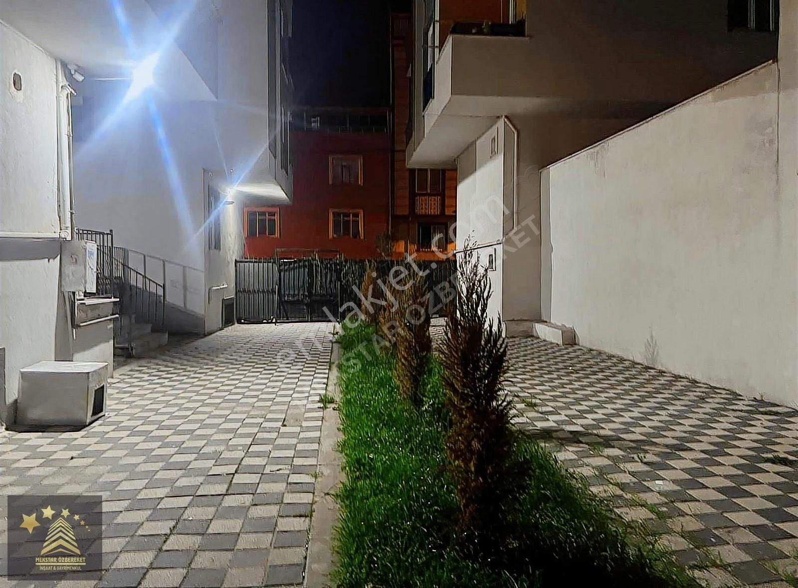 Haraççı Merkezde Putik Site İçerisinde Arakat Daire