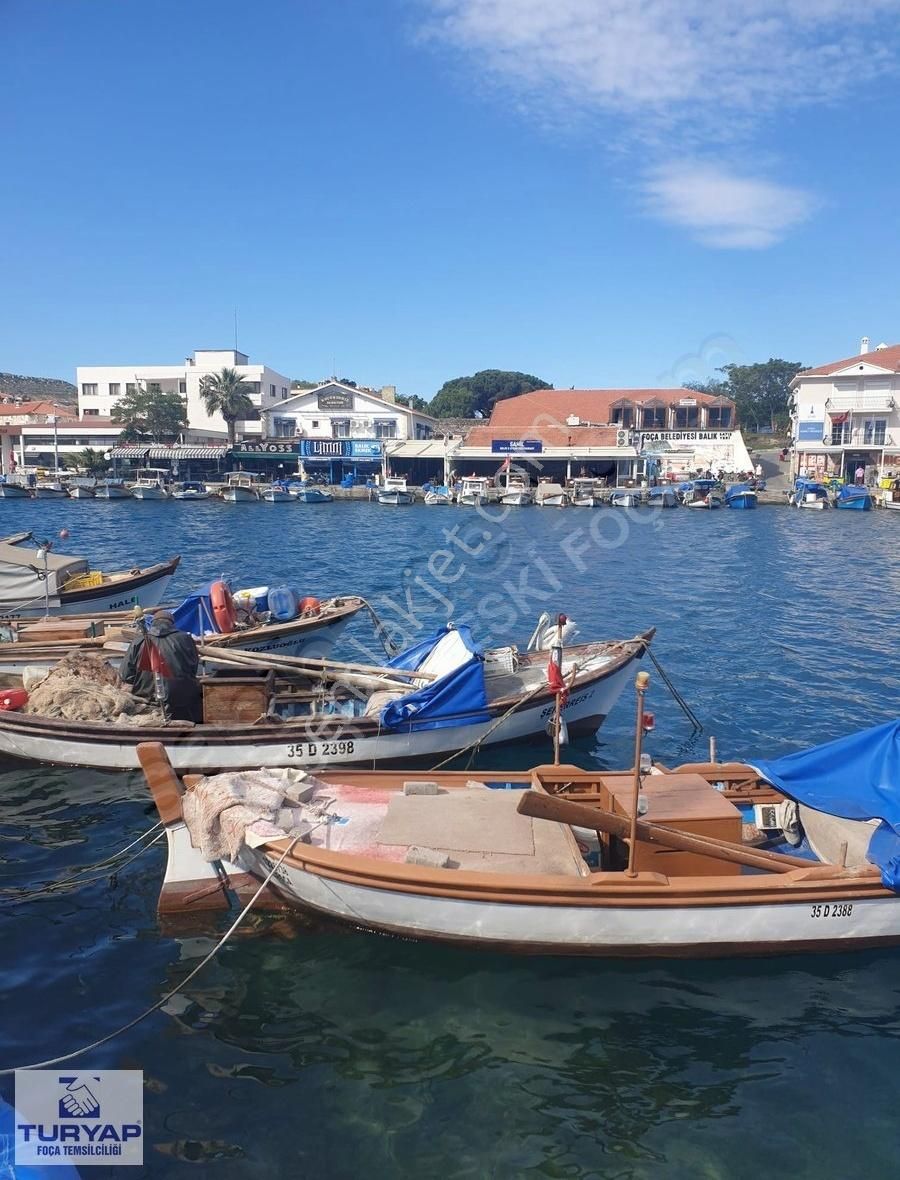 Turyap Foça'dan Pasaj İçinde Merkezi Konumda Kiralık Dükkan