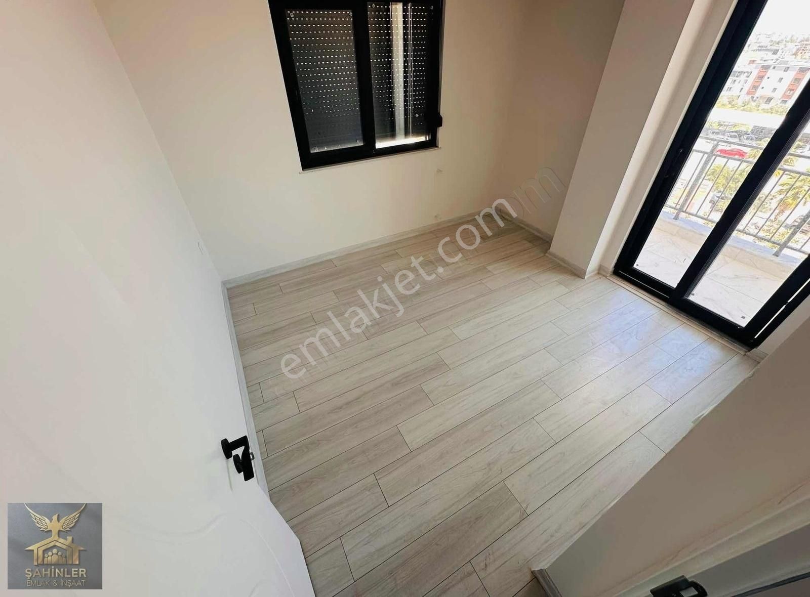 V.karşıyaka Tramvaya 50 Metre Sıfır 2+1 Kiralık Daire