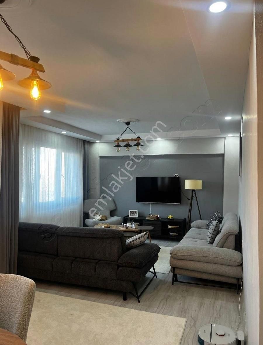 Çiğli Egekent Evlerinden Deniz Manzaralı 3+1 Satılık Daire