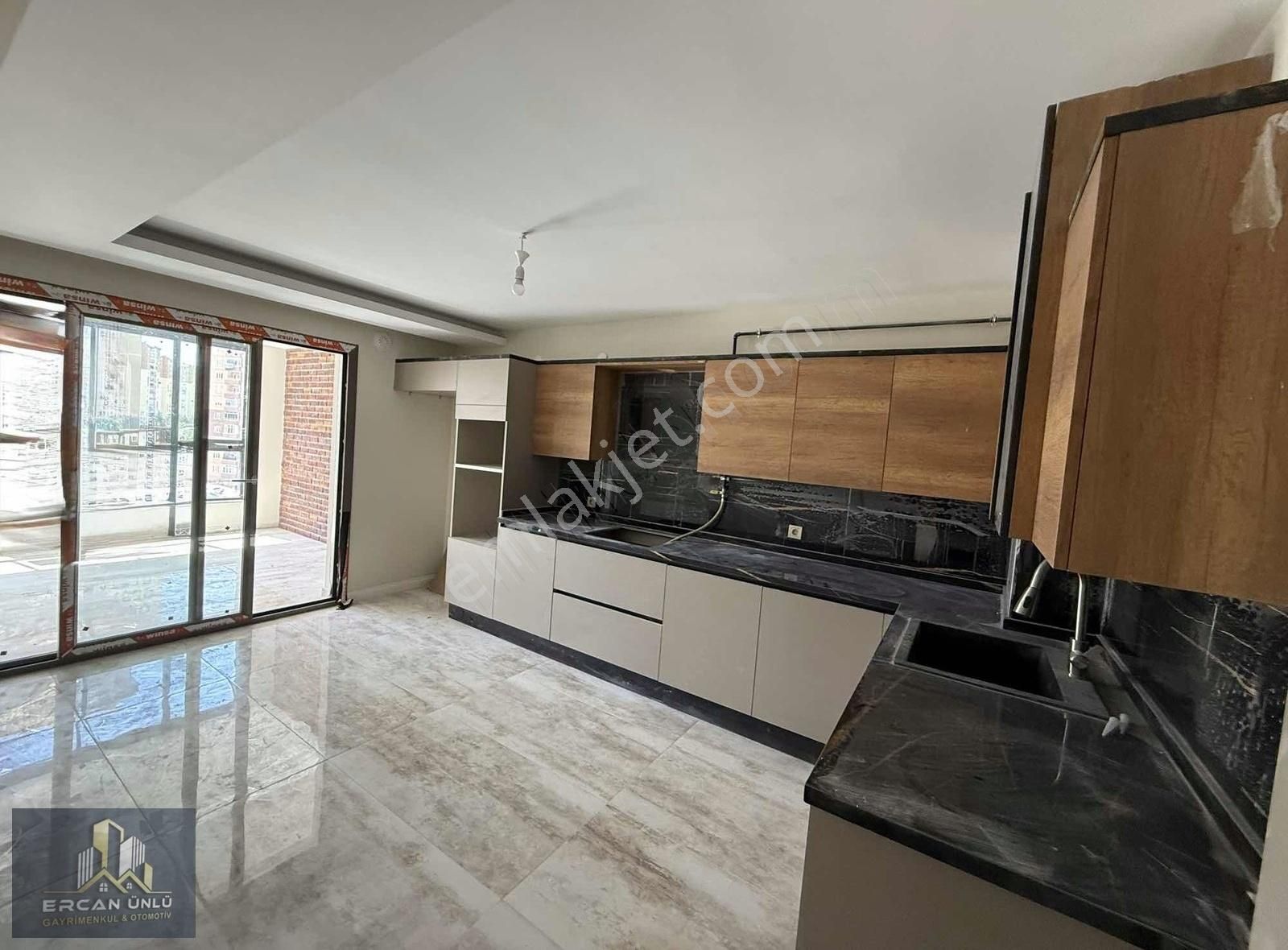 Ercan Ünlü'den Avm Karşısı İldem'in En Lüks 4.5+1 Fırsat Dairesi - Görsel 5