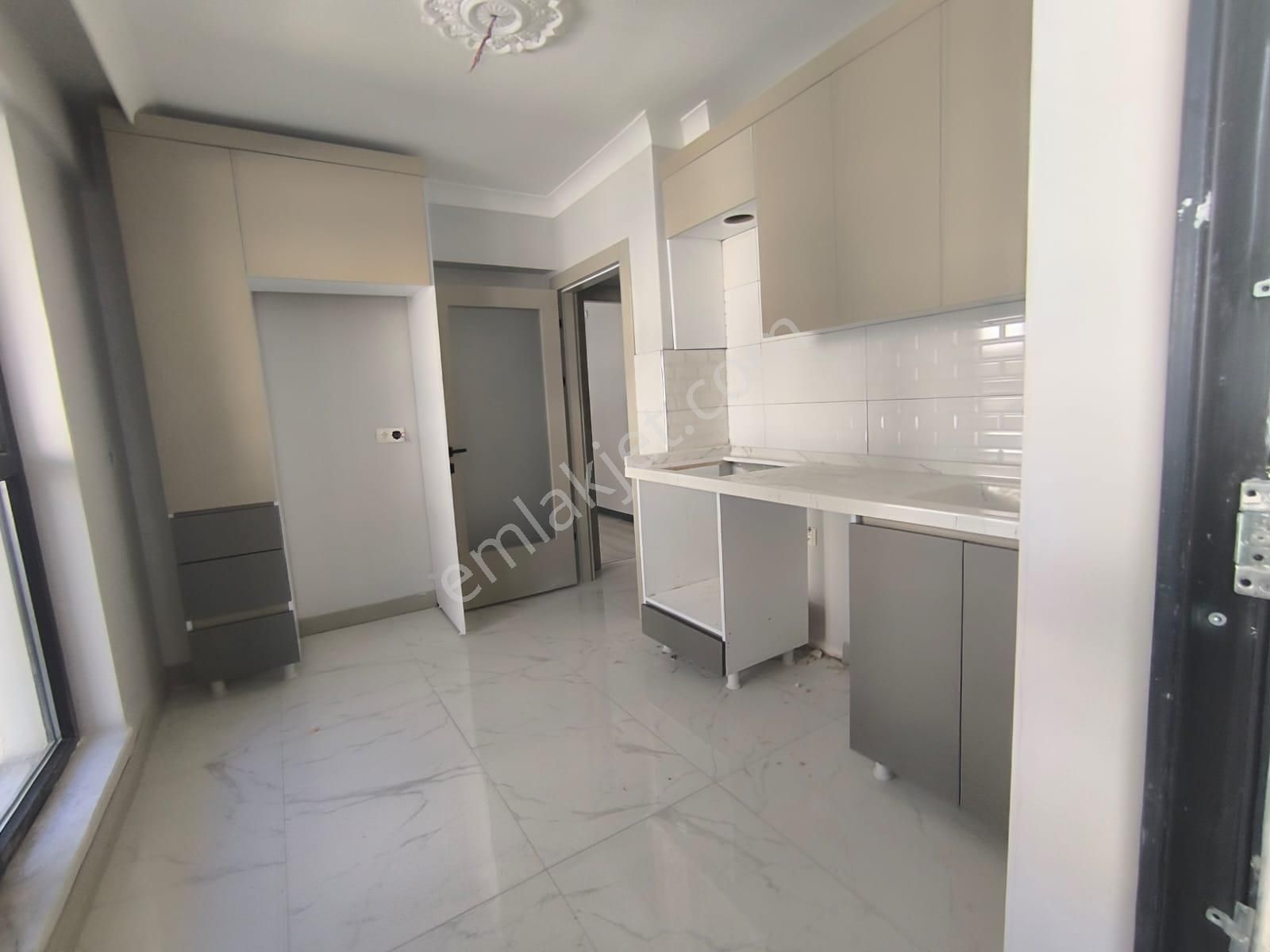 Yılmaz Gayrimenkulden Kıralık 3+1 Ön Cephe 120 Metre Kare Net Ultra Lüks Ful Yapılı