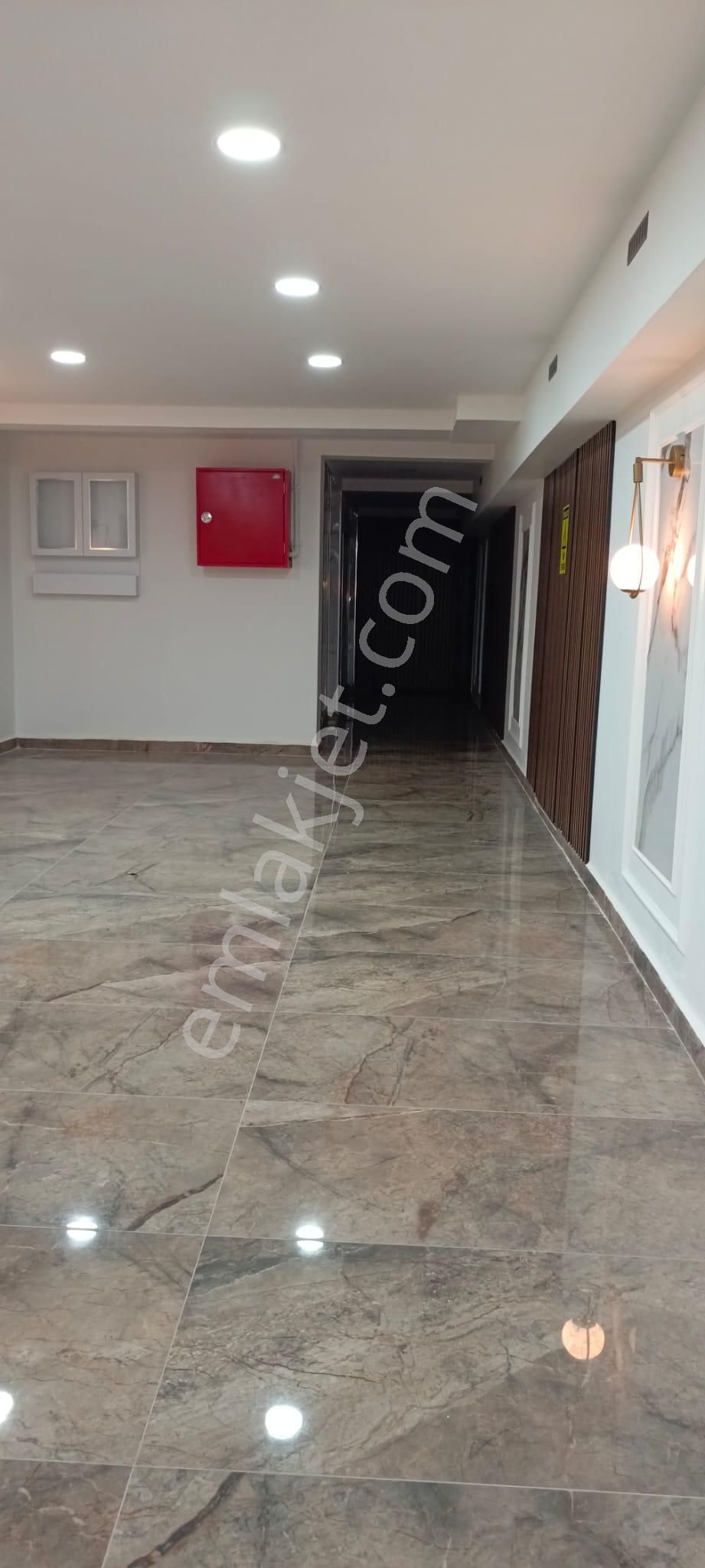 Uşak Cumhuriyet Mahallesi Batıkent Civarı 2+1 Satılık 135 M2 Daire