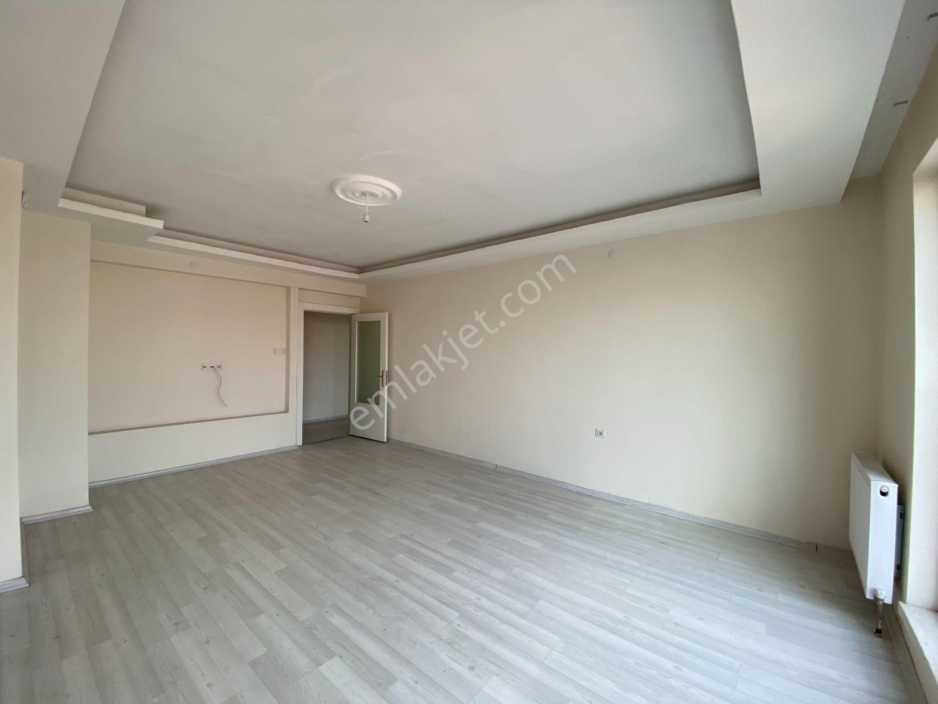 Ulubey'de, Çok Katlı Sitenin, 5. Katında, Manzaralı Daire!