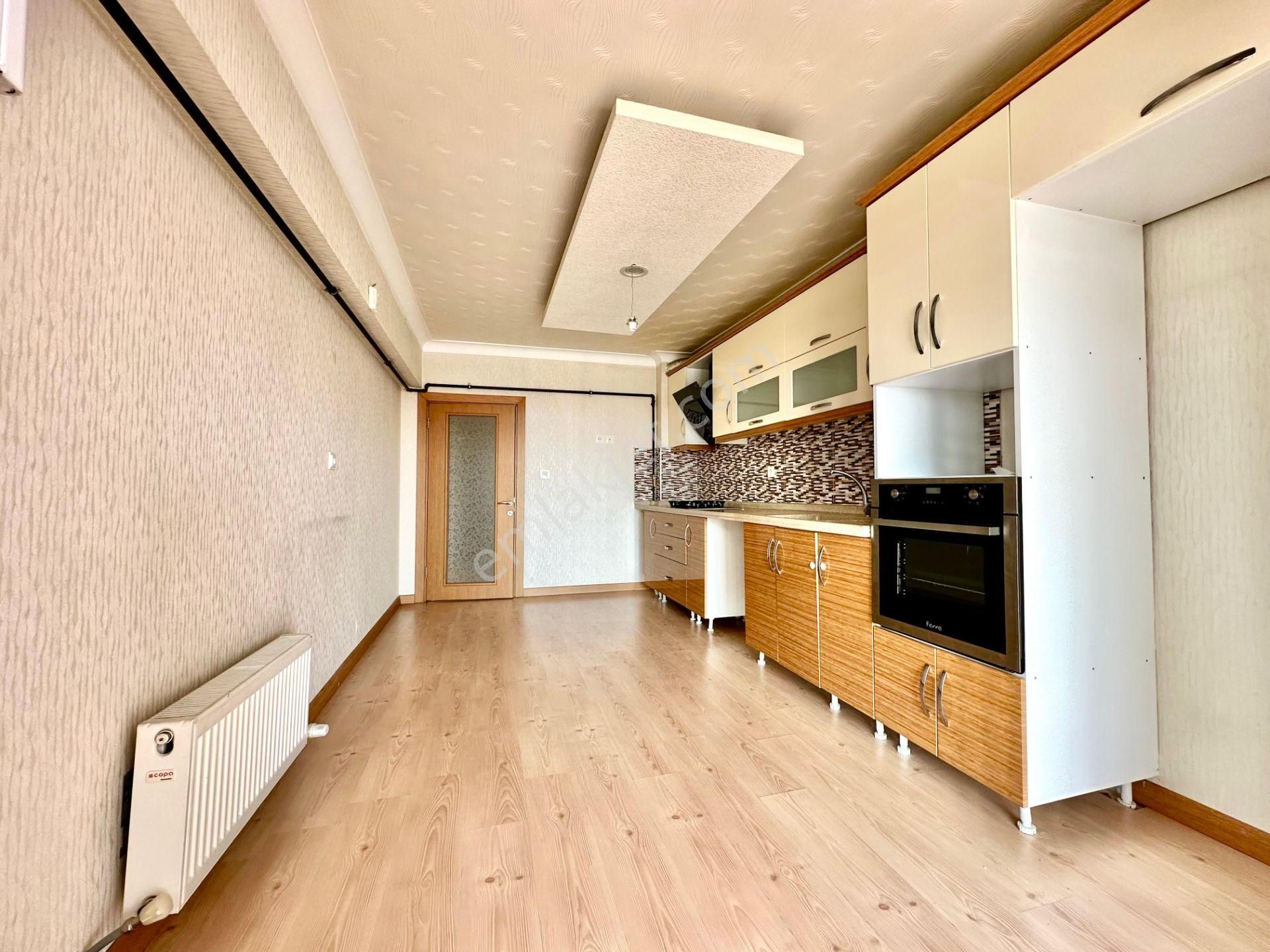 Kalecik Emlak'tan Asansör, 2 Geniş Balkon, Masrafsız 3+1 140m²