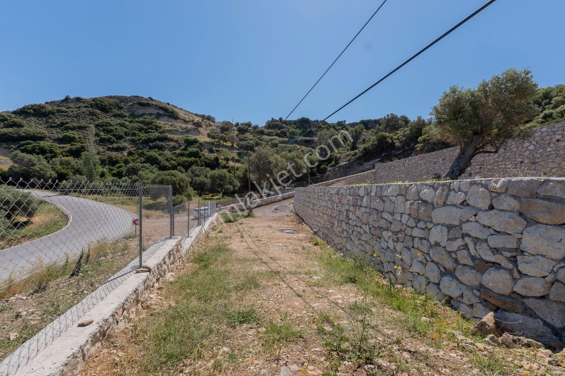 Karaburun Tepebozda Panoramik Manzaralı Tarla - Görsel 19