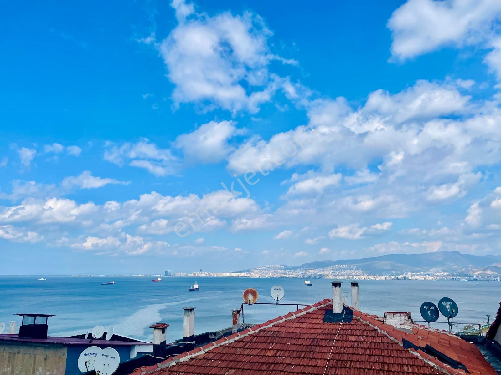 Paşa Gayrimenkul'den Deniz Manzaralı Temiz Eşyalı 2+1 Kiralık