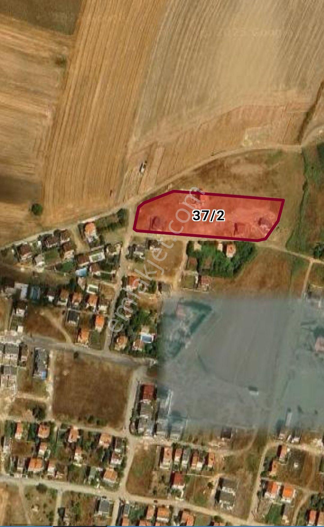 Çeşmeli`de 212 M2 3 Kat Villa İmarlı Denize 550 Metre Mesafede