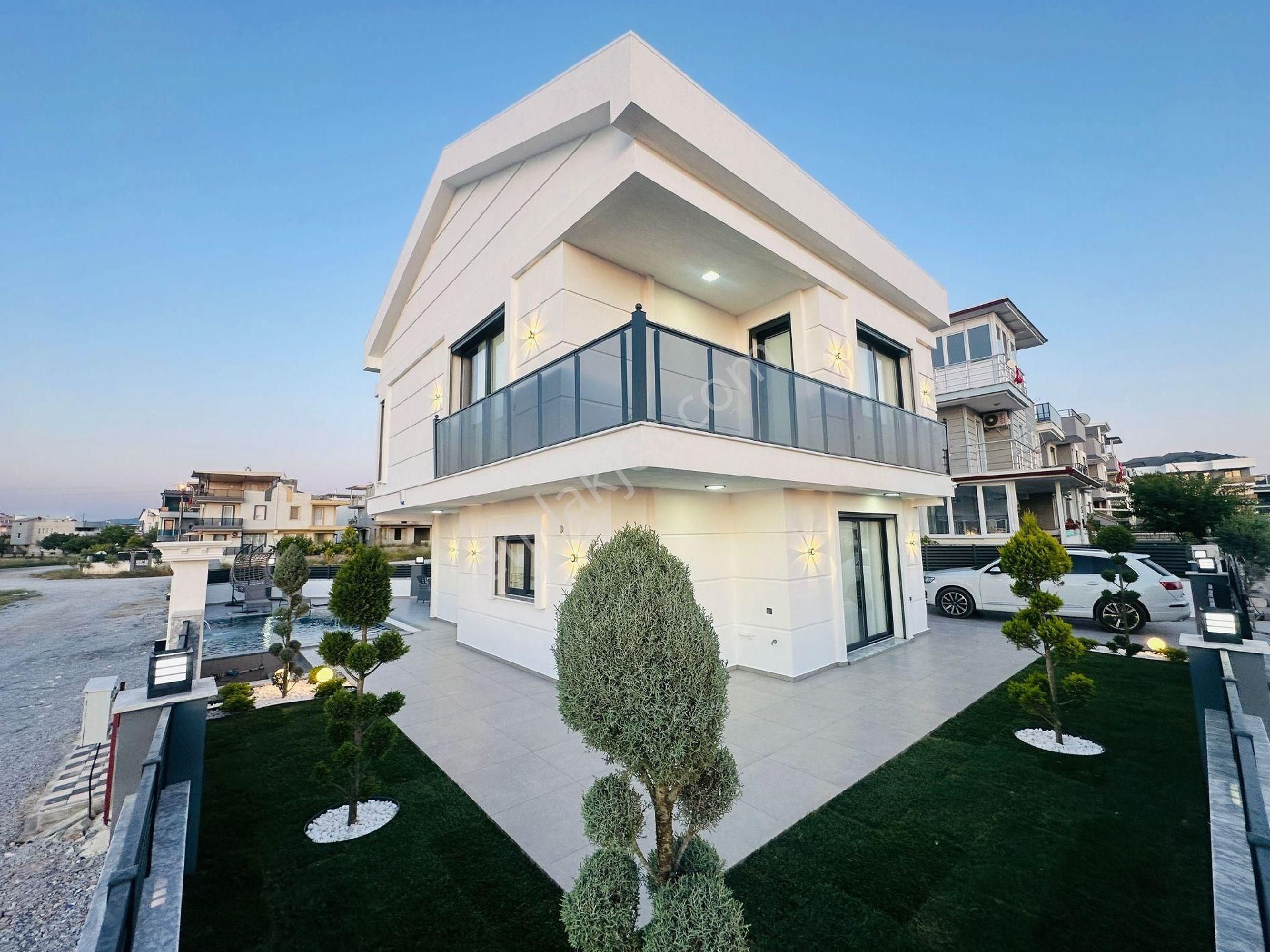 Dıdım De Satılık 4 + 1 Mustakıl Vılla Havuzlu