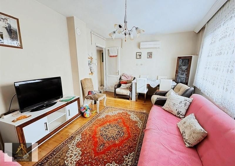Kırkpınar'dan İzmirpark Avm Dibi D.gazlı Ara Kat 2+1 Daire