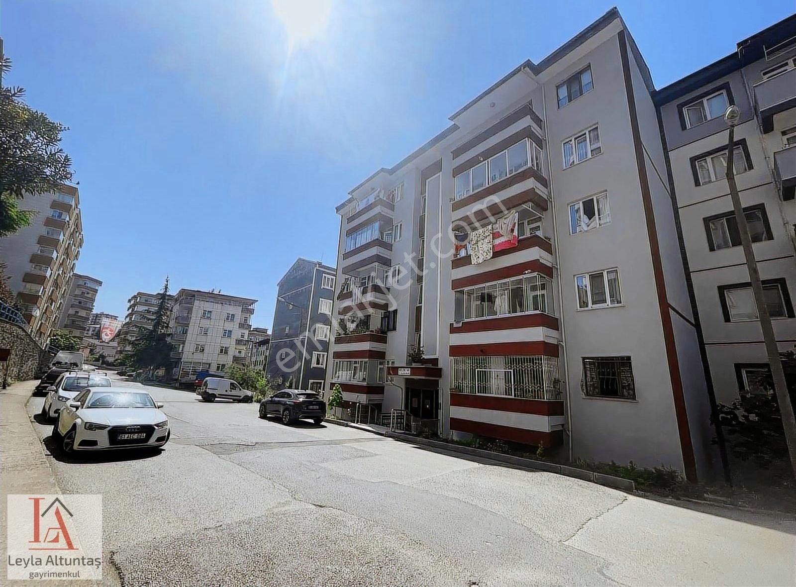 Trabzon Merkezi Konumda Komple Yenilenmiş Satılık 3+1 Daire