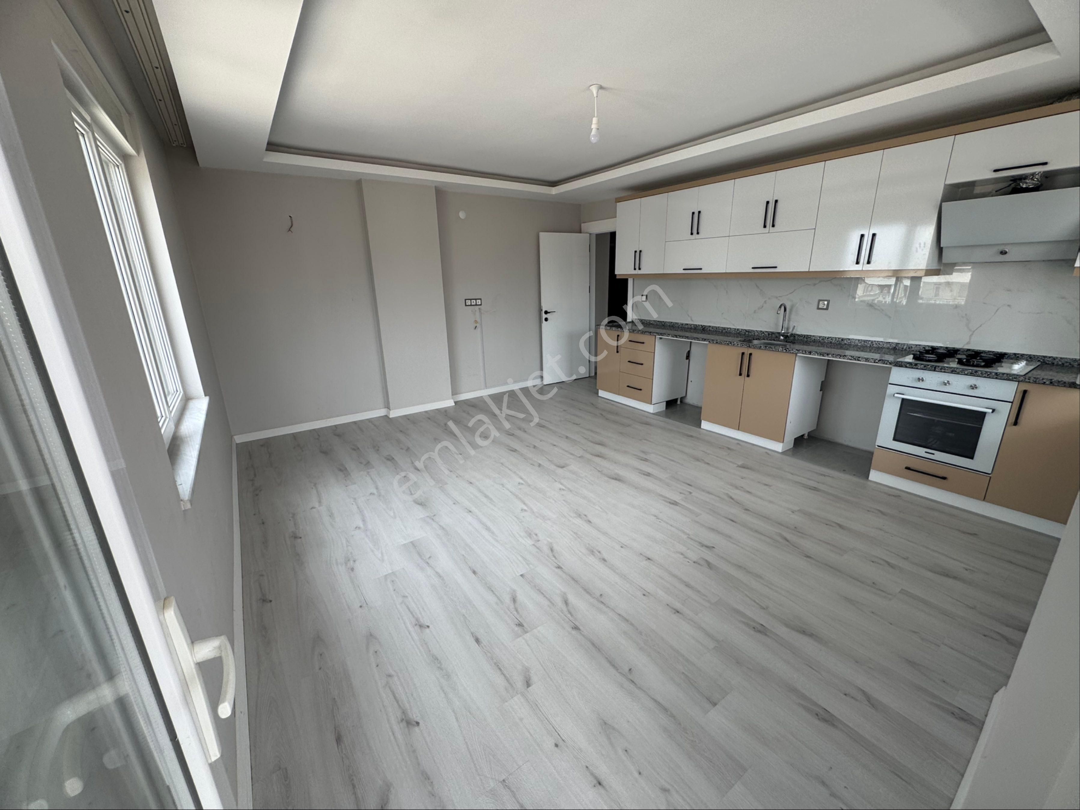 Merkezi Konumda Cadde Üstü 2+1 Kiralık