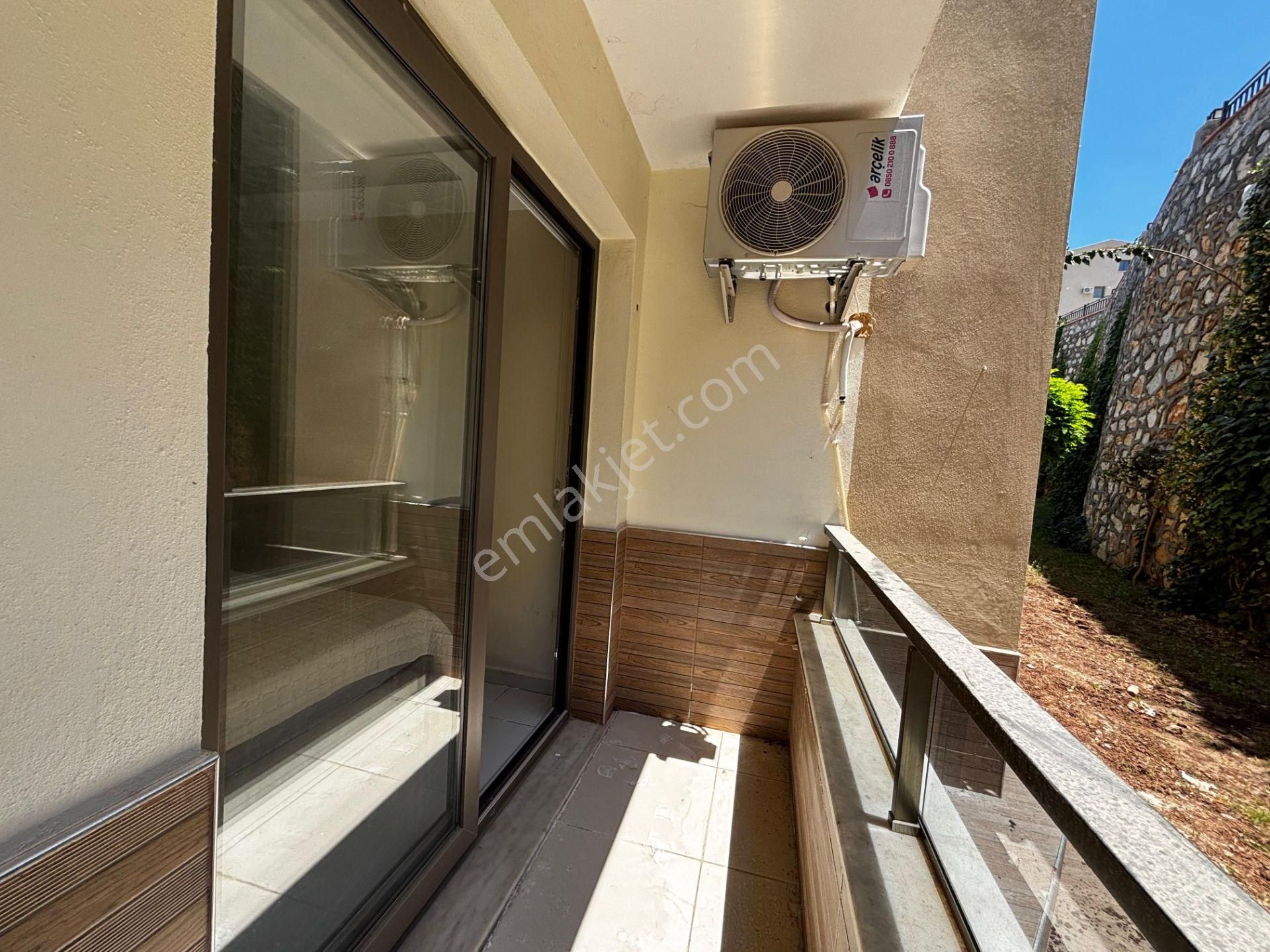 Muhteşem Konumlu Doğa İle İç İçe Denize Sıfır Özel Plajlı Daire - Görsel 21