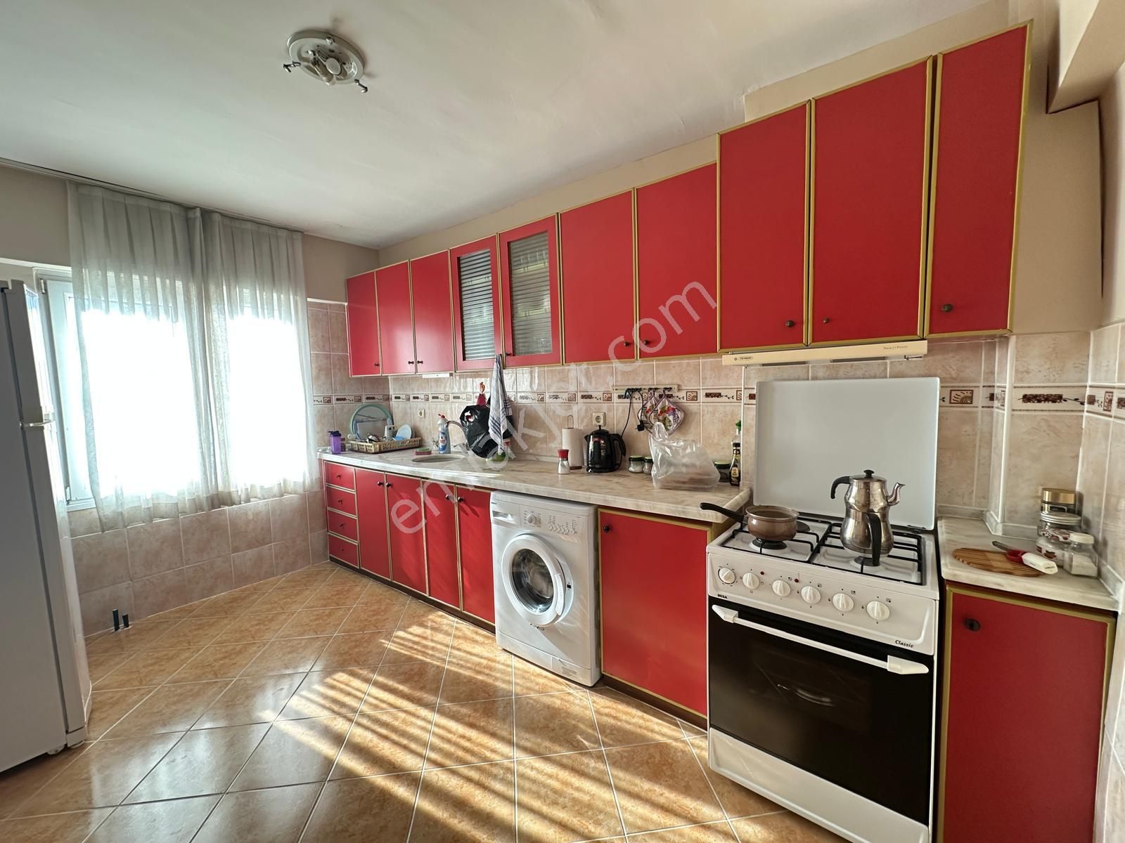 Kuşadası Merkezde 3+1 Ve 1+1 Tek Tapu Ayrı Mutfak