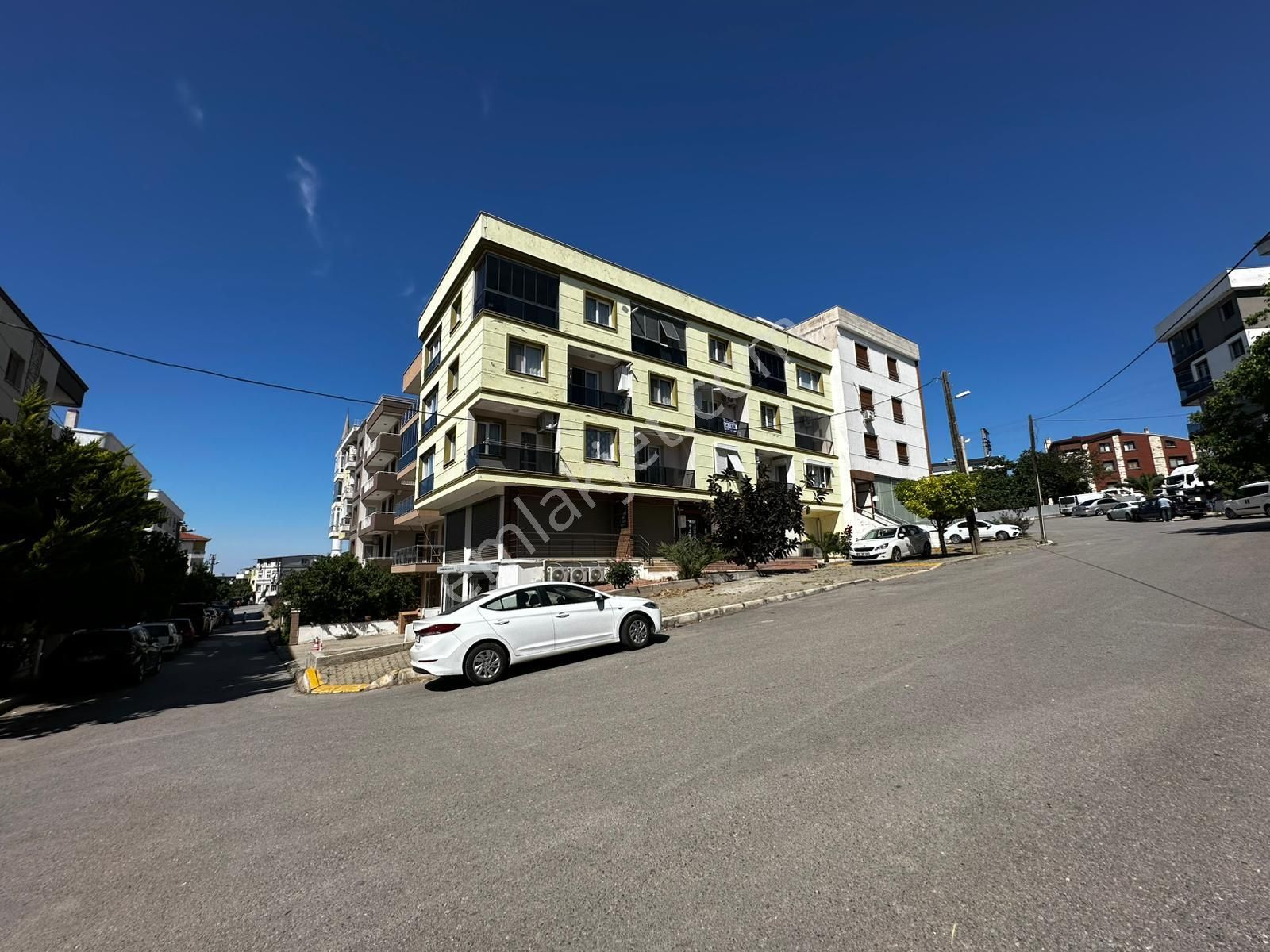 İzmir Urlada Denize Yürüme Mesafesinde 3+1 Geniş Daire Satılık!