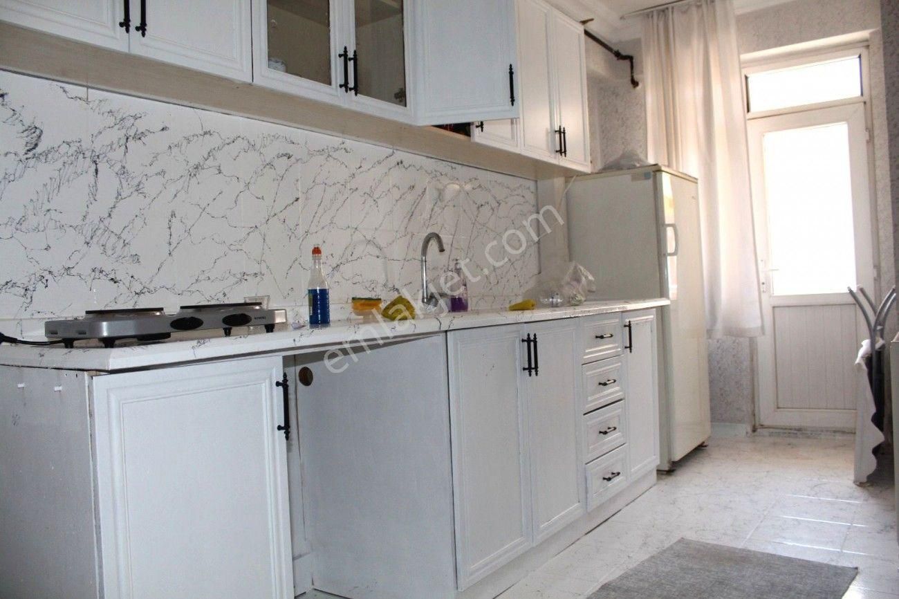 Küçük İhsaniye Mahallesinde Yatırım İçin İdeal Cazip Fiyata 1+1 Geniş Daire