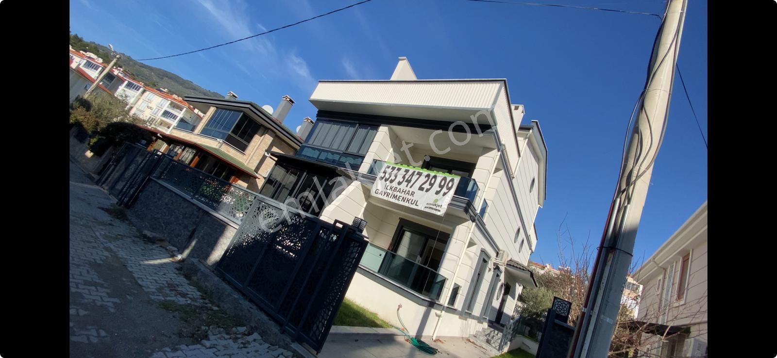 Altınoluk İlkbahar'dan Pazar Sokağında Yerden Isıtmalı Müstakil Fırsat Villa