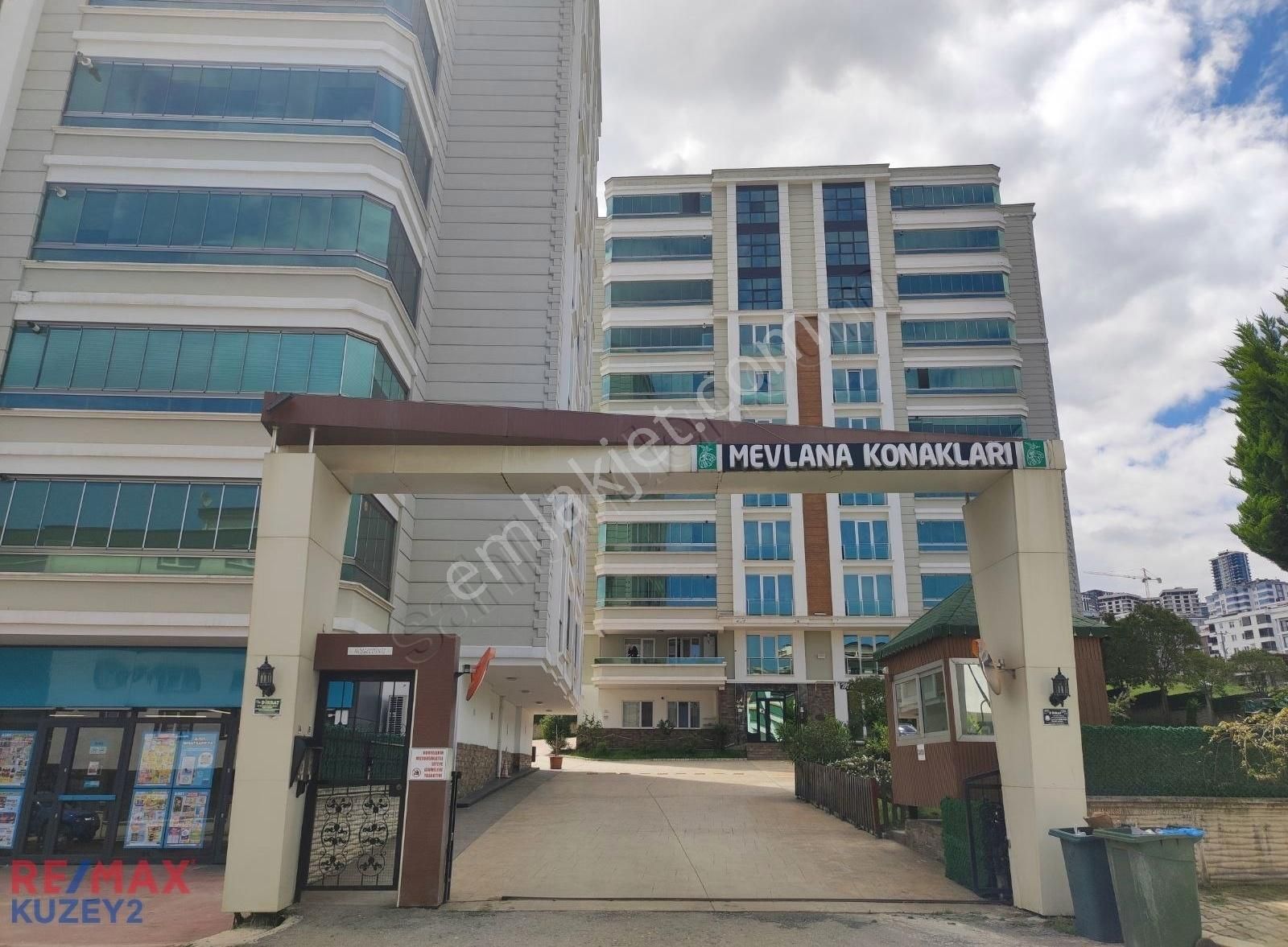 Mevlana Mahallesi Bornava Caddesinde Site İçerisinde Satılık 3+1