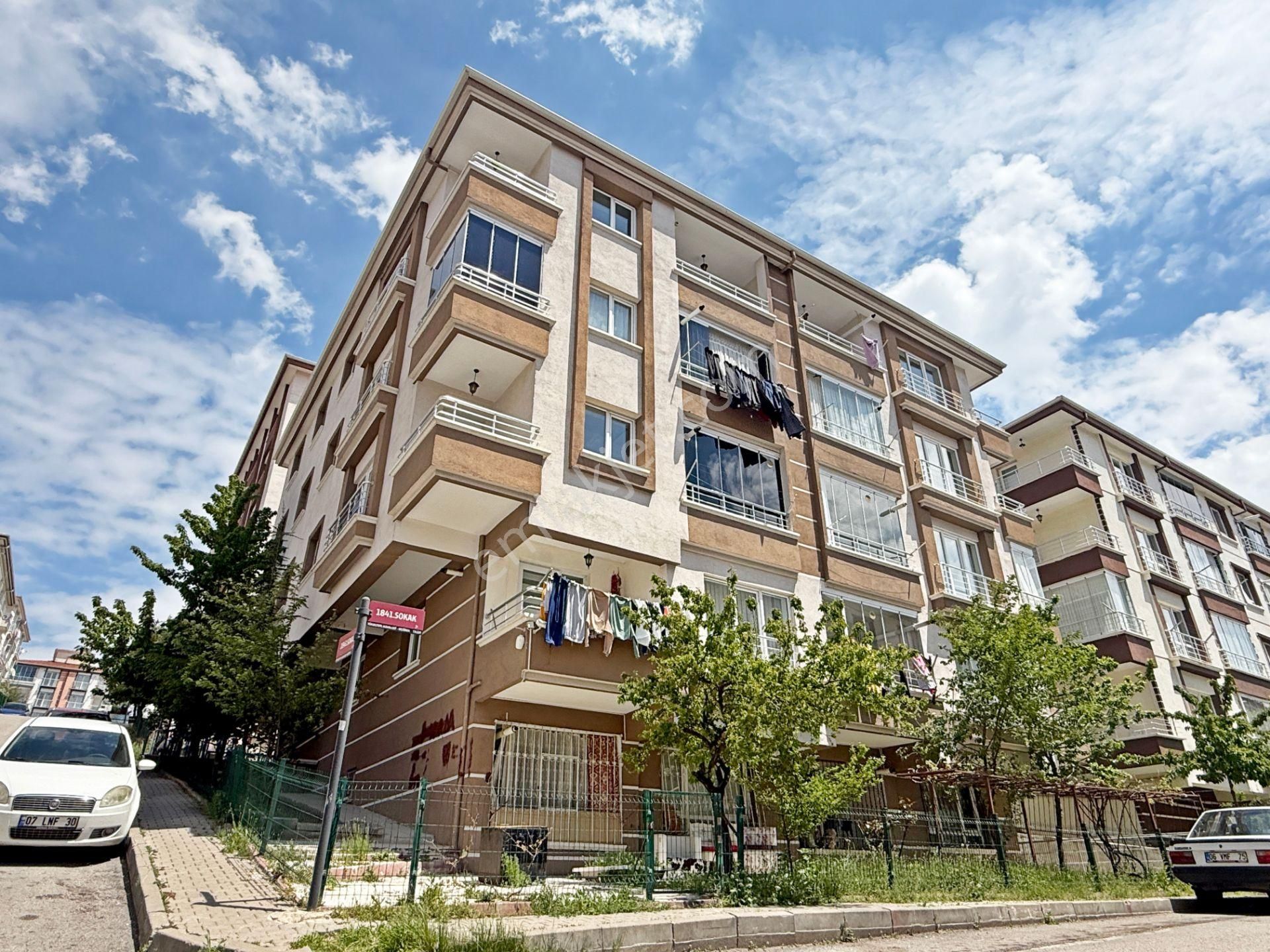 3+1 Köşe Başı Masrafsız Geniş Oturum Merkezde Ulaşım Kolay