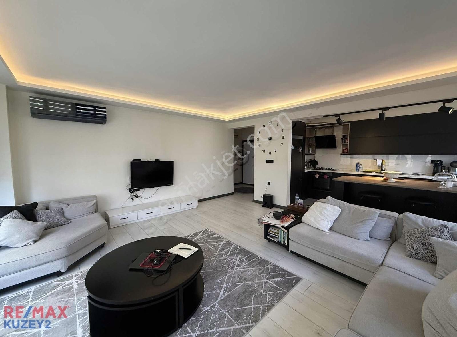 Remax Kuzey'den Çiftlik Cd. Lüks Eşyalı Satılık 3+1 Daire