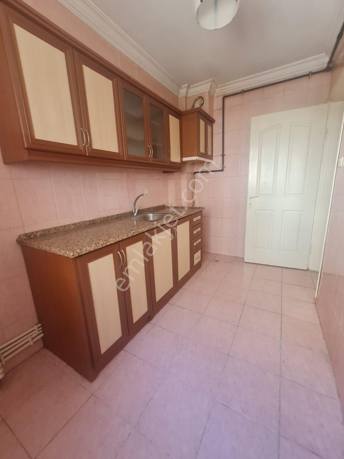 İzmir Konak Güneşli Mah.de Doğalgazlı 3+1 Kiralık Daire