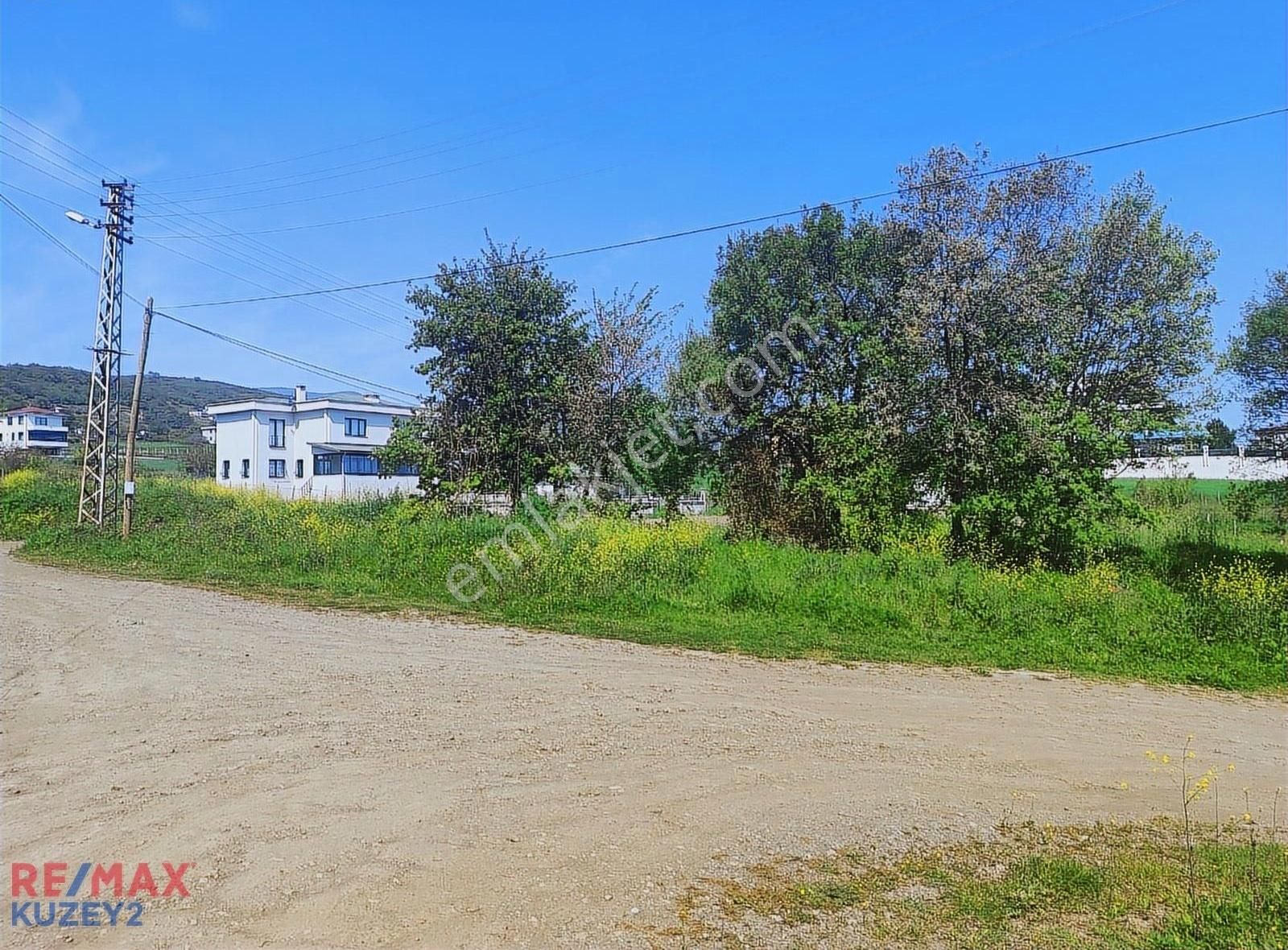 Remax Sevcan Gürlevikten Büyükoyumca'da Köşe Parsel Satılık Arsa