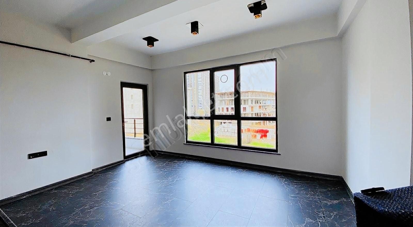 Remax Sabri Karayalman'dan Ofis Veya Konuta Uygun 1+1 / Takaslı