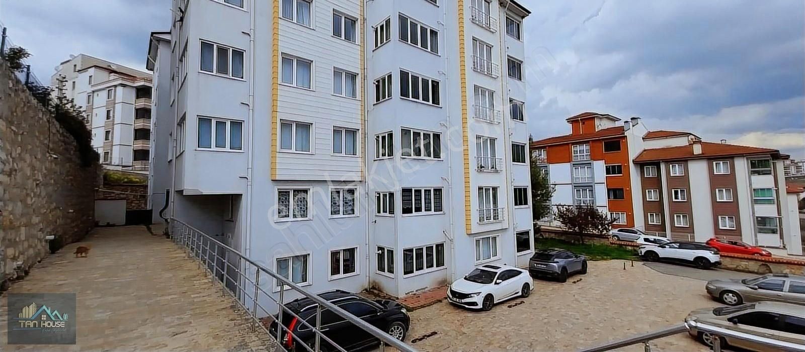 Tan Emlaktan 5000 Evler Bulak Yolunda Satılık 4+1 Daire