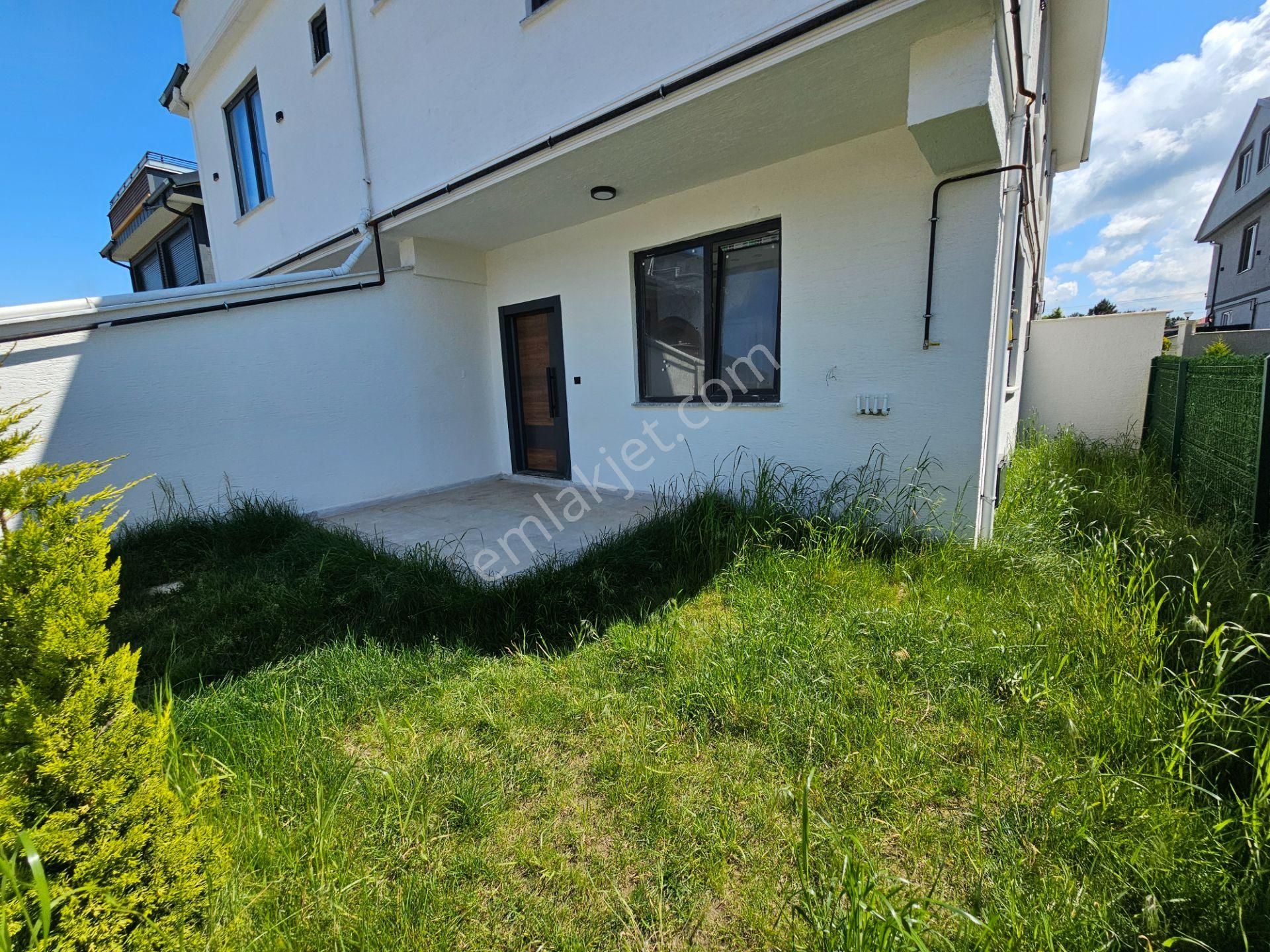 3+1 Ön Cephe , Bahçeli, Denize Yürüme Mesafesinde Satılık Villa